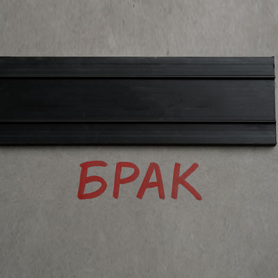 Материал: запах, плотность, поведение при изгибе фото