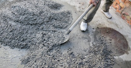 приготовление цементного раствора лопатой