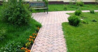 вибропрессованная тротуарная плитка на даче