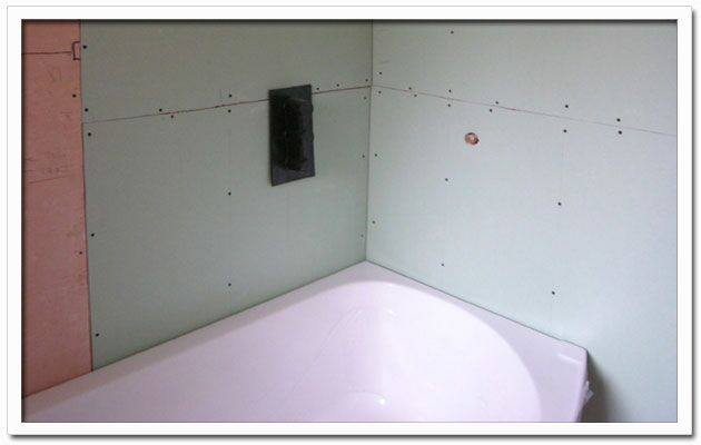 отделка-ванной-влагостойкими-панелями.jpg