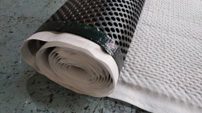как выглядит Профилированная мембрана с двумя клеевыми полосами Gruntflex Heavy Duty Дренаж (450г/м2)